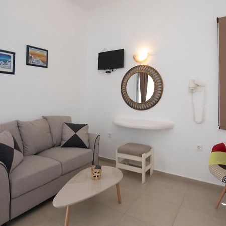 Thira'S Dolphin Aparthotel Akrotírion Kültér fotó